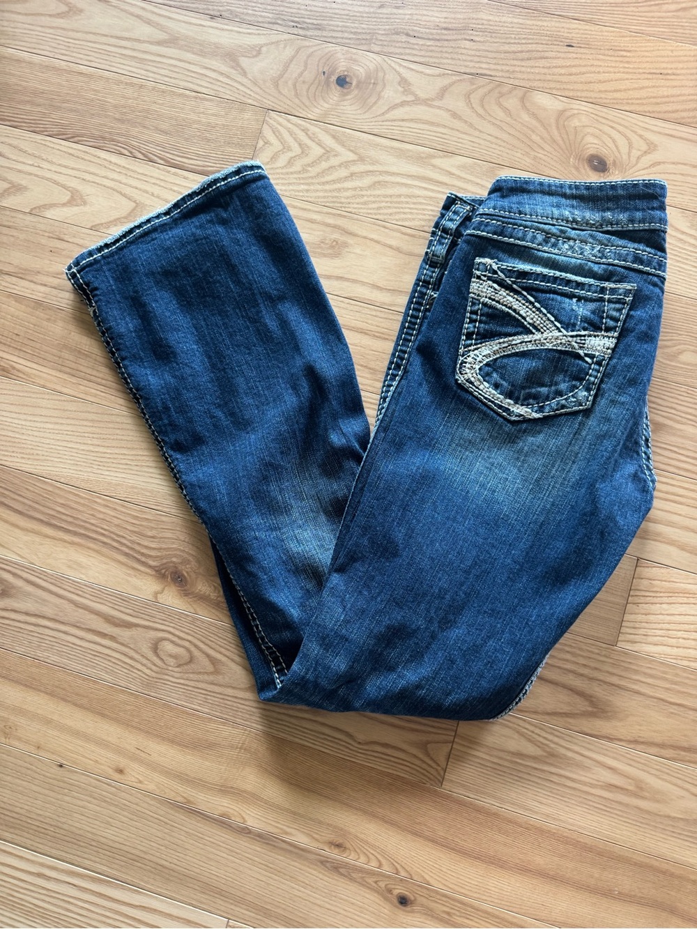 Silver Jeans Women's Blue Boot Cut Jeans with Embroidered Back Pockets